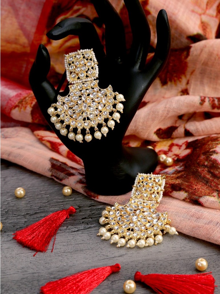 Pair of earrings Gold plated kundan stones, pearls & beads