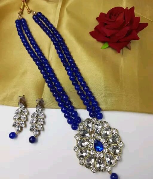 Long Necklace with Earrings in Blue